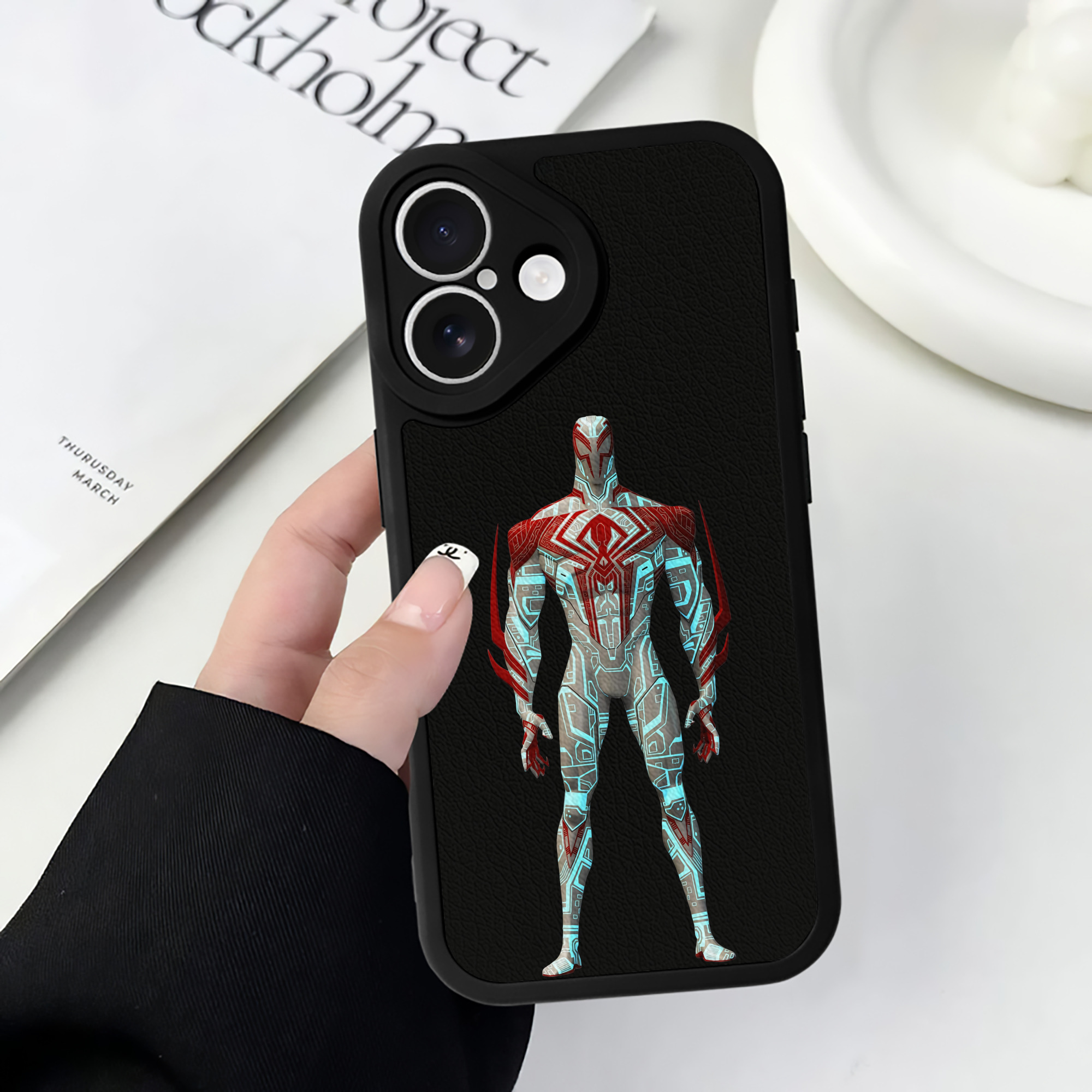 Spider Man スパイダーマン 【iPhone 16シリーズ対応】シリコンスマホケース（レザー調） 材質：シリコン